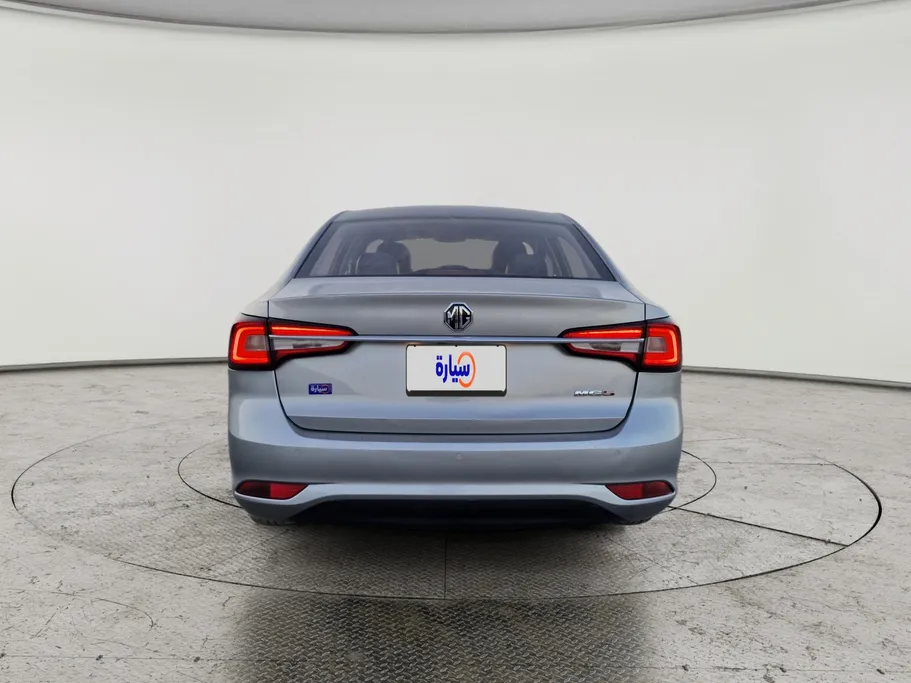 ام جي 5 LUX 2023 