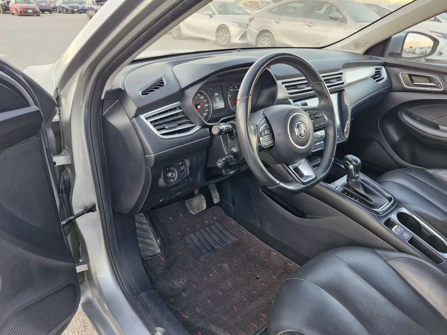 ام جي 5 LUX 2023 