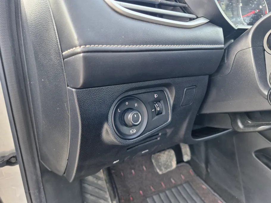 ام جي 5 LUX 2023 