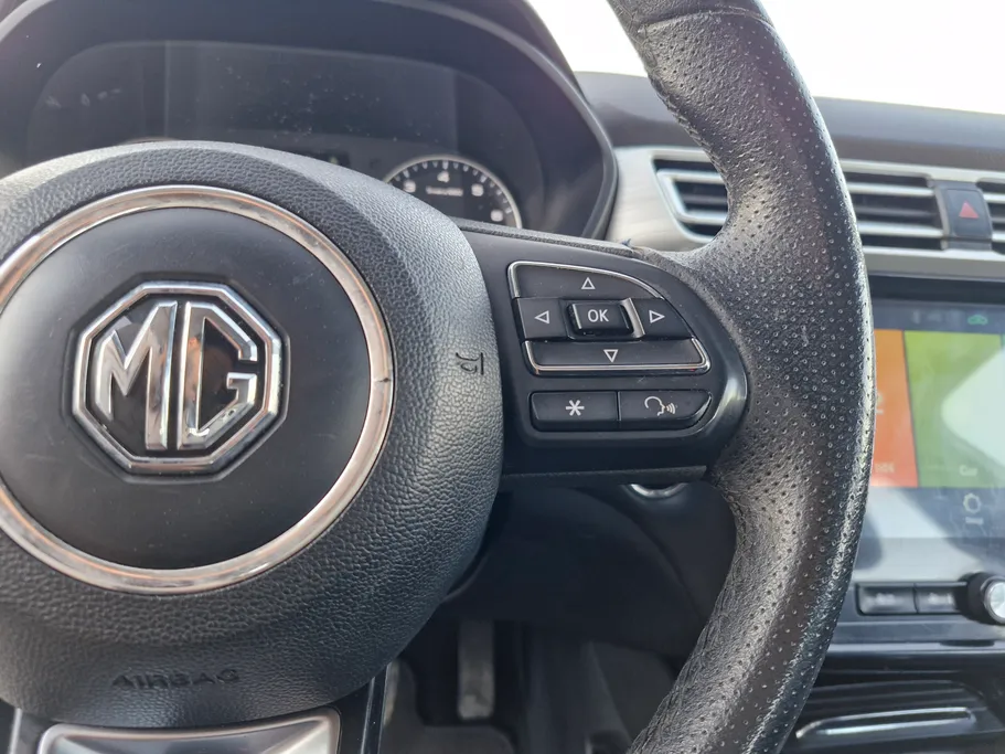 ام جي 5 LUX 2023 