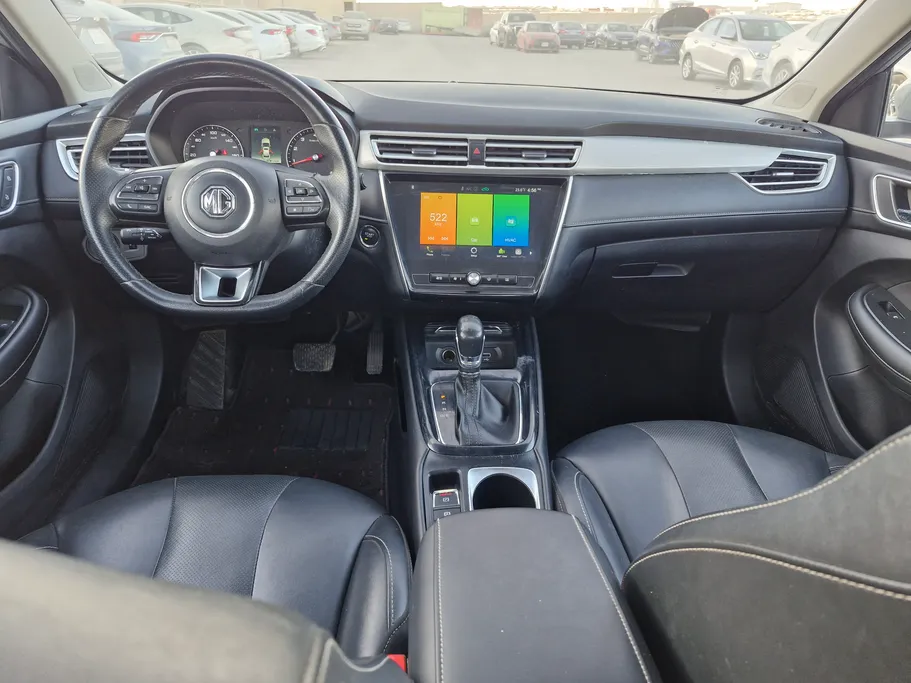 ام جي 5 LUX 2023 