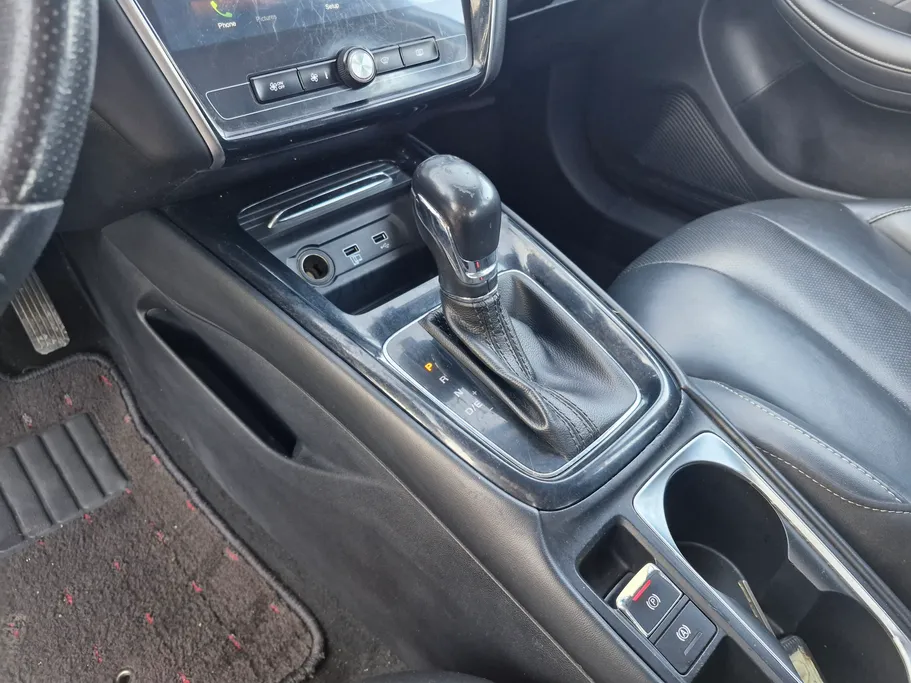 ام جي 5 LUX 2023 