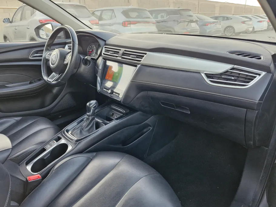 ام جي 5 LUX 2023 