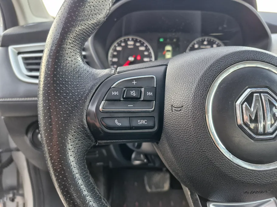 ام جي 5 LUX 2023 