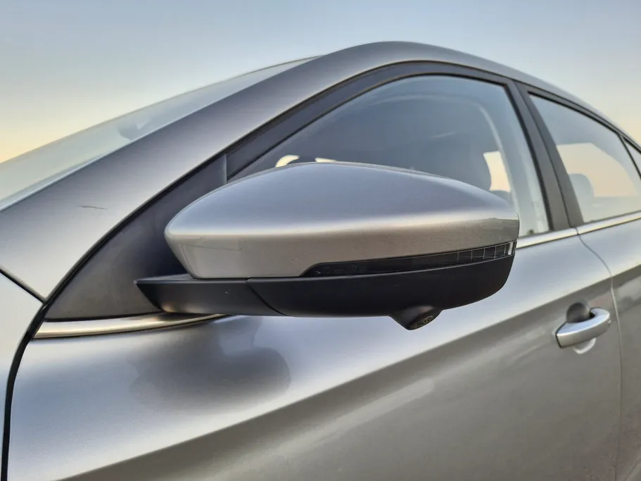 ام جي 5 LUX 2023 