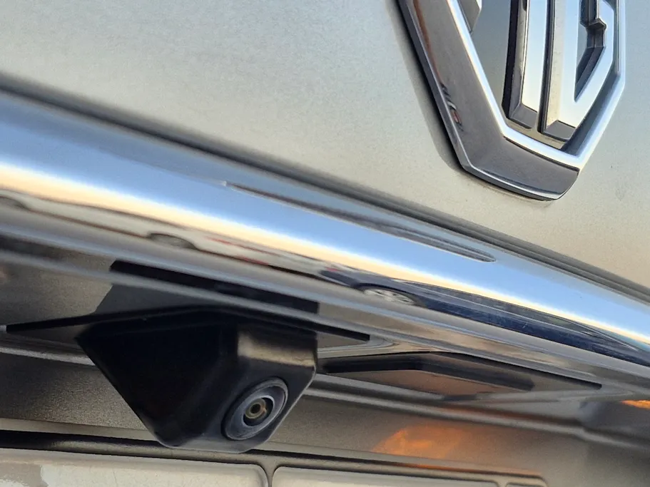 ام جي 5 LUX 2023 