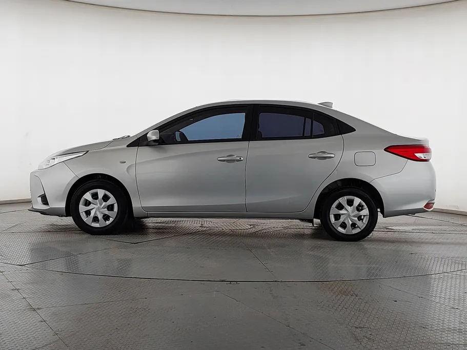 2022 Toyota Yaris  Y 