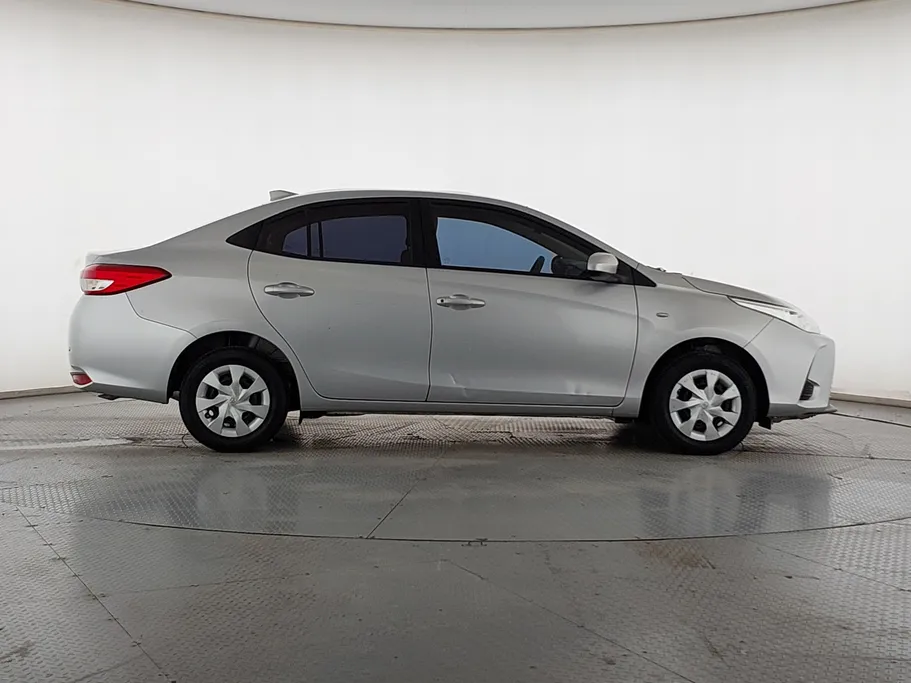 2022 Toyota Yaris  Y 