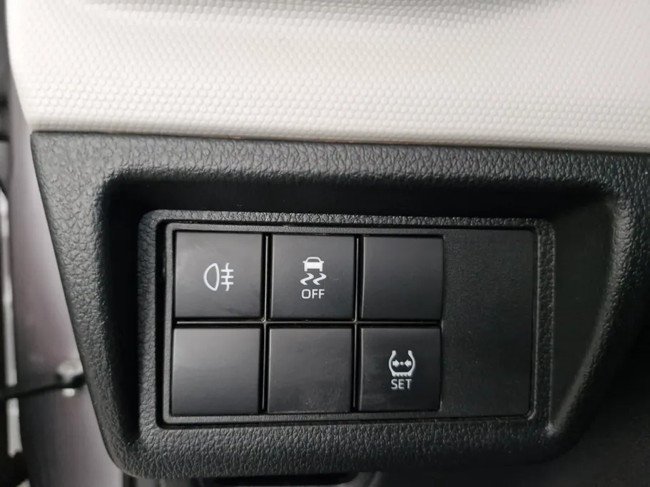 تويوتا فيلوز GLX 2024 