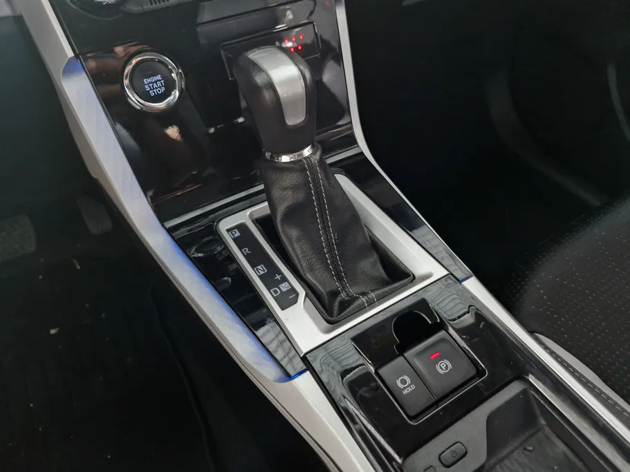 تويوتا فيلوز GLX 2024 