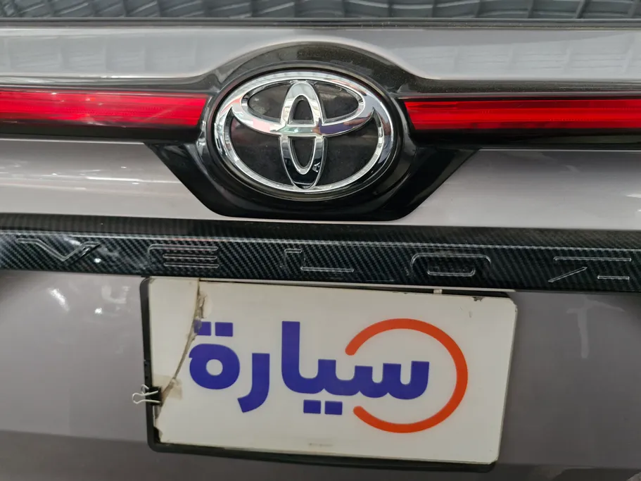 تويوتا فيلوز GLX 2024 