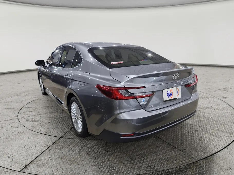 تويوتا كامري LE 2025 