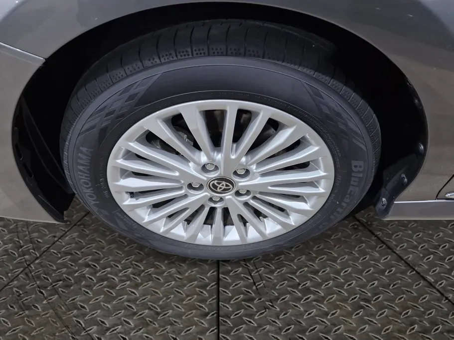 تويوتا كامري LE 2025 