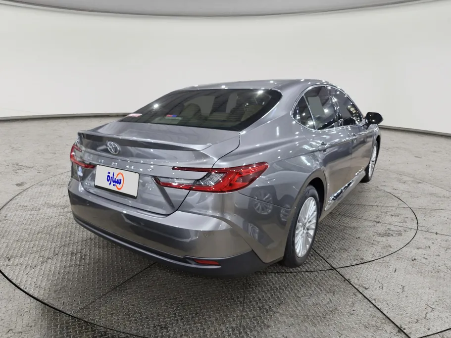 تويوتا كامري LE 2025 