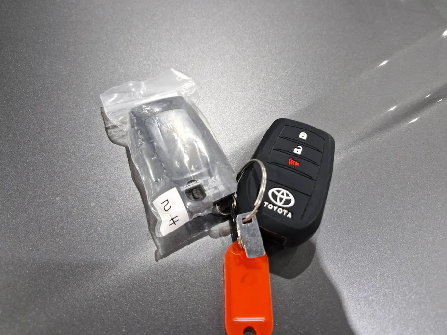 تويوتا كامري LE 2025 