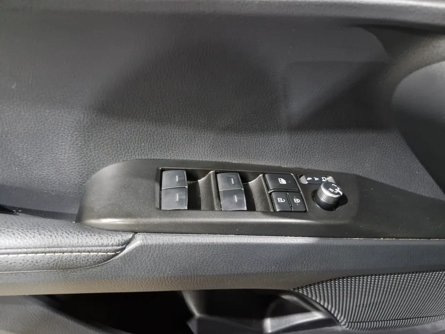 تويوتا كامري LE 2025 