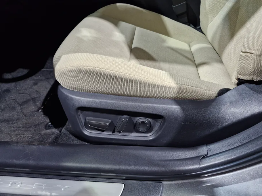 تويوتا كامري LE 2025 