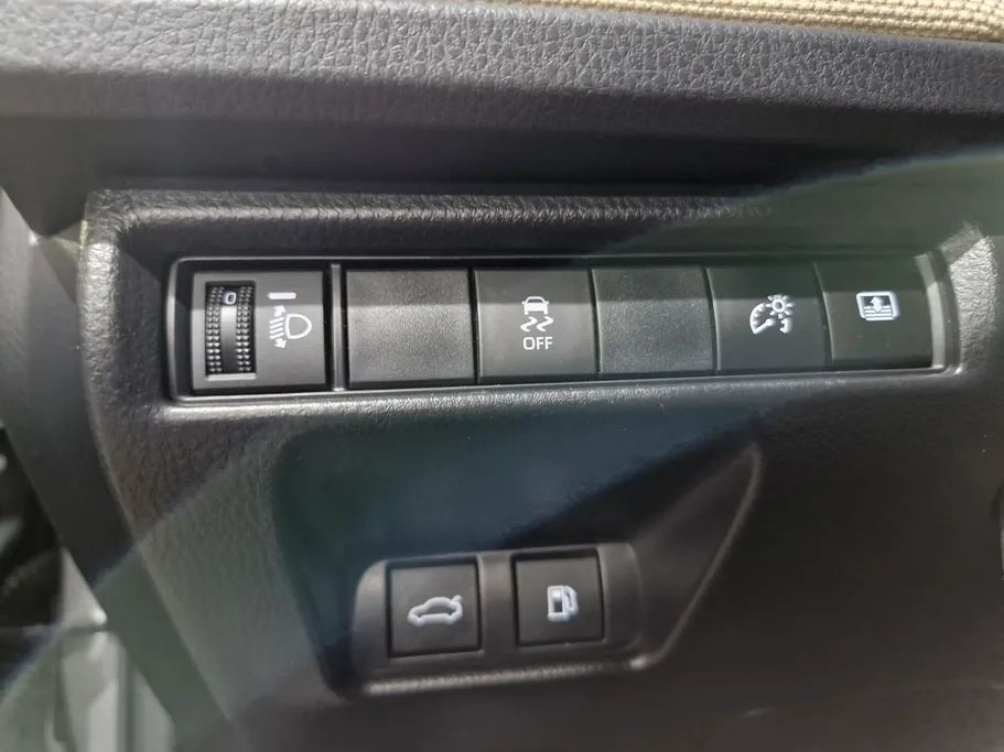 تويوتا كامري LE 2025 