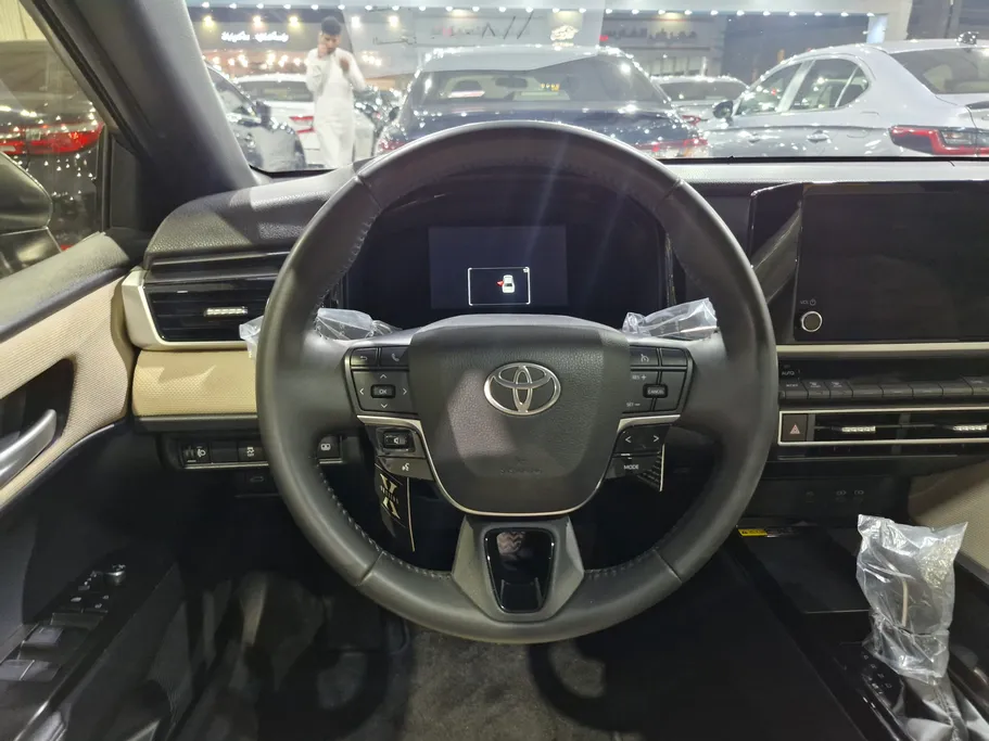 تويوتا كامري LE 2025 