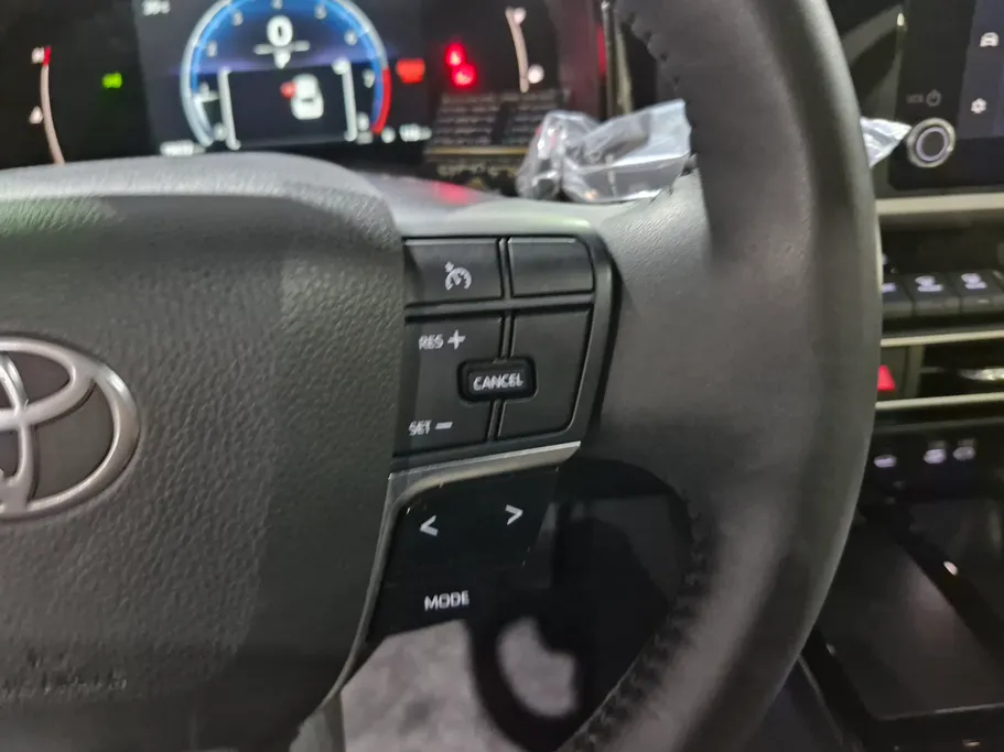 تويوتا كامري LE 2025 