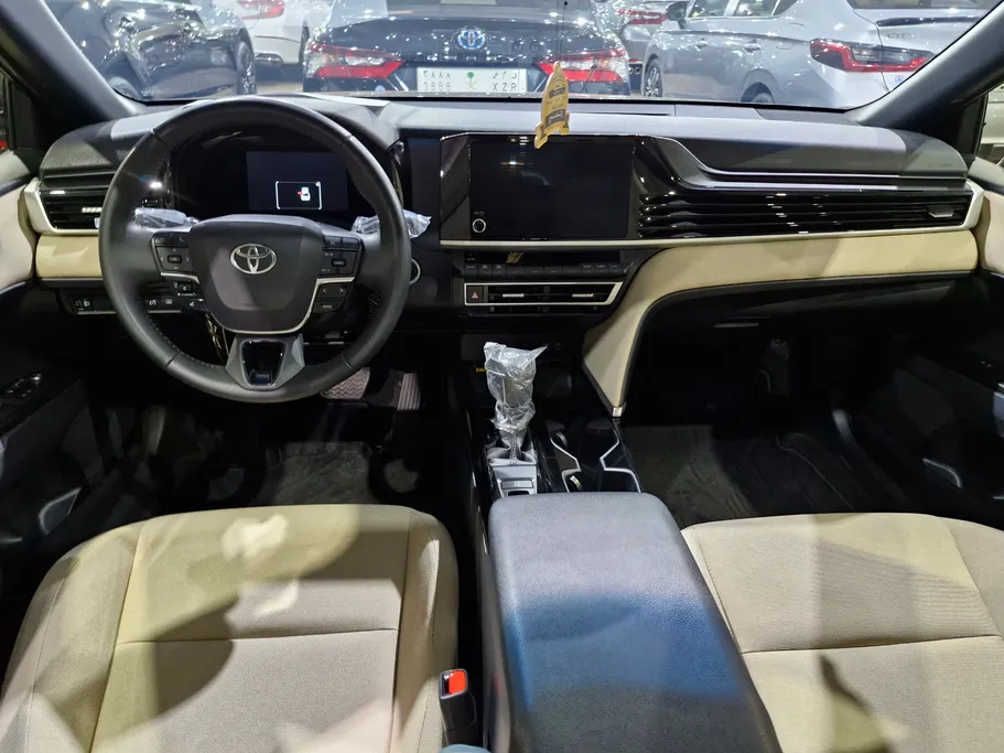 تويوتا كامري LE 2025 