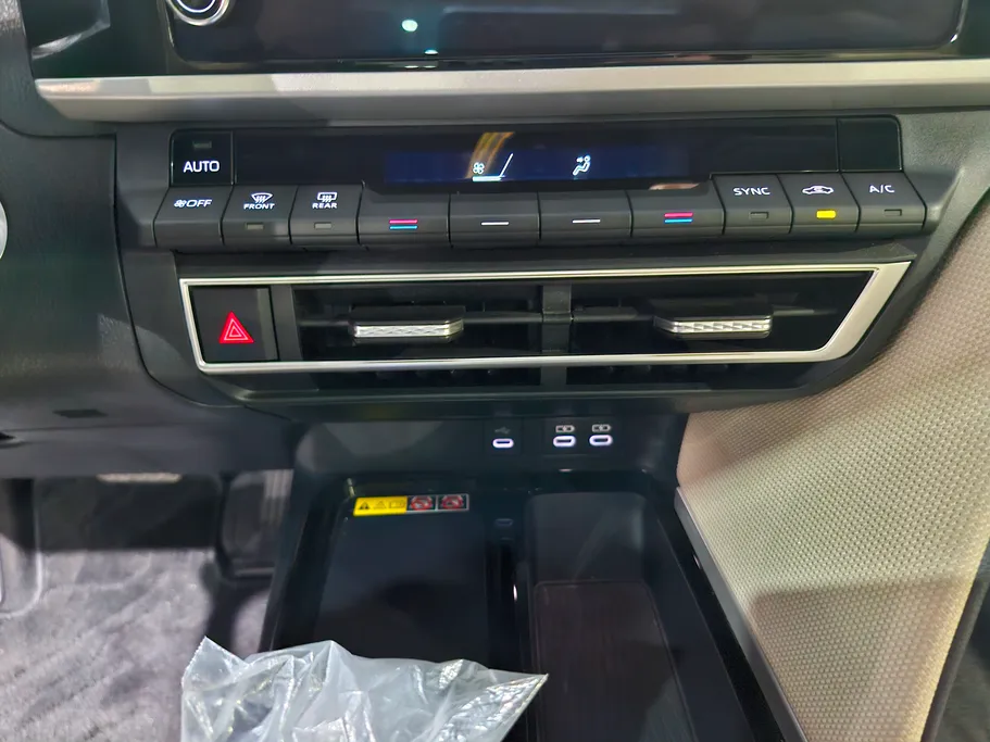 تويوتا كامري LE 2025 