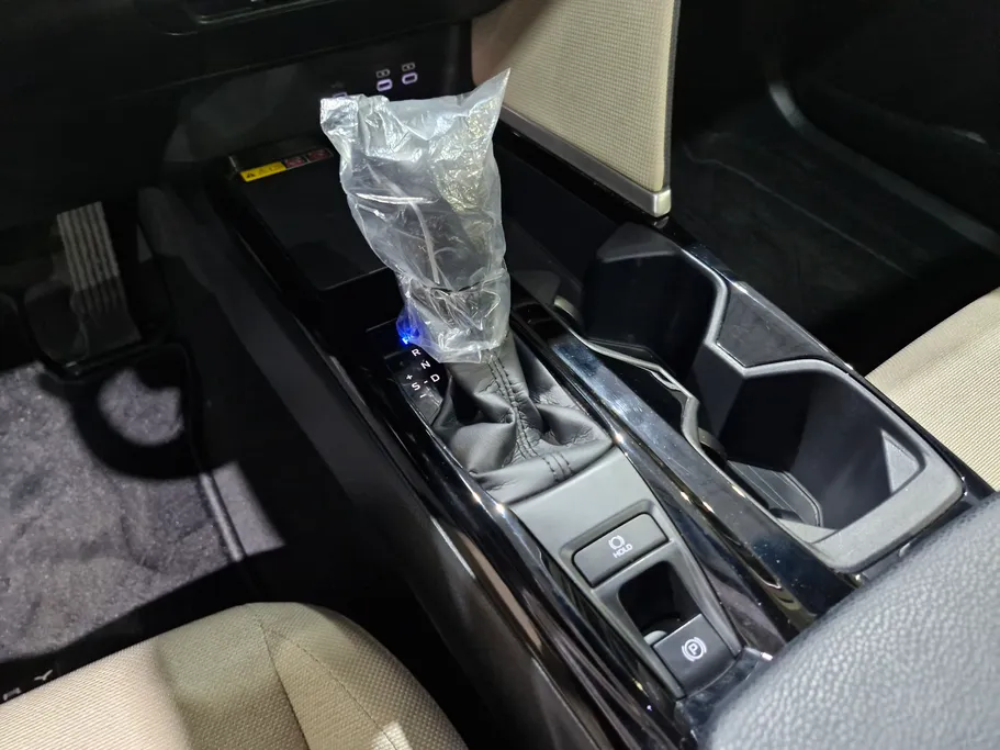 تويوتا كامري LE 2025 