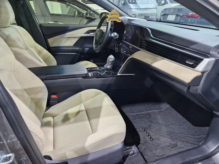 تويوتا كامري LE 2025 