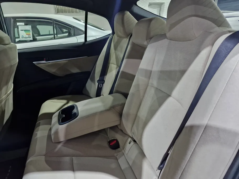 تويوتا كامري LE 2025 