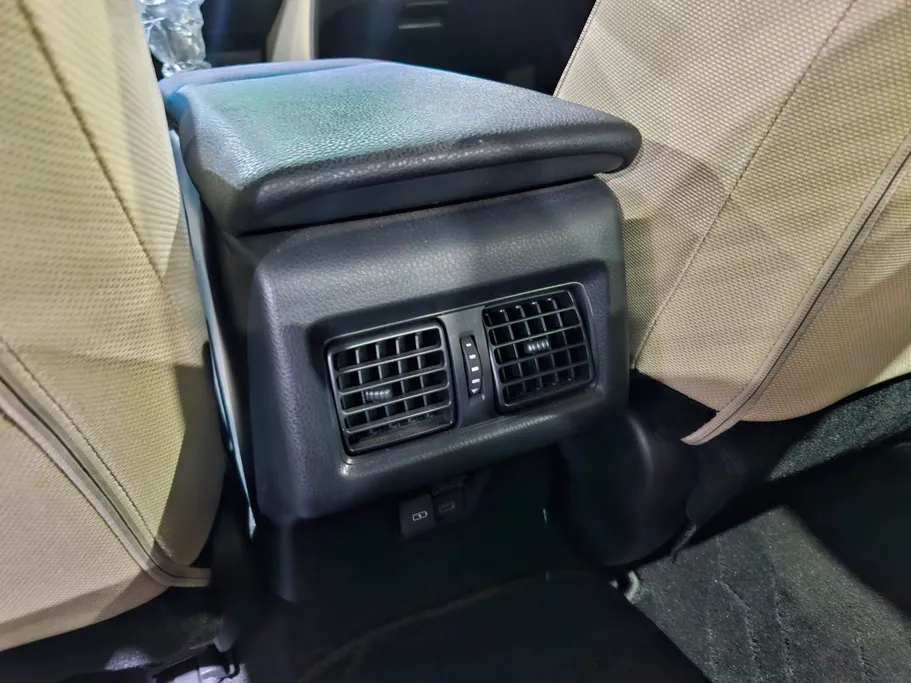 تويوتا كامري LE 2025 