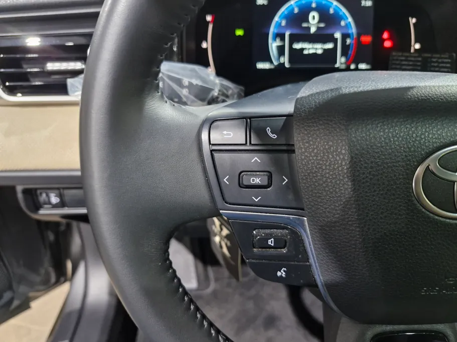 تويوتا كامري LE 2025 