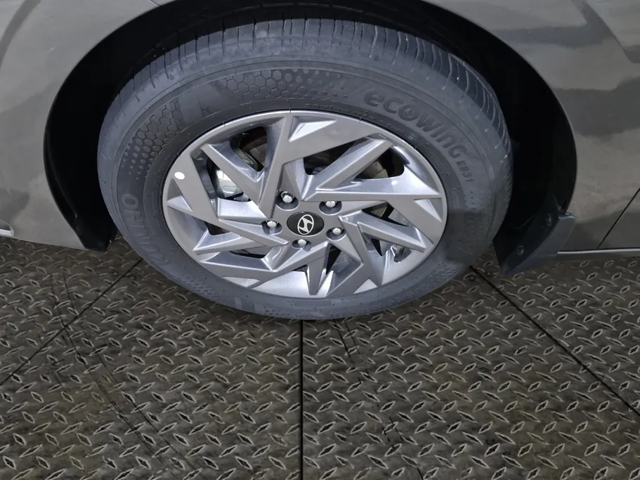 2025 Hyundai Elantra Smart 