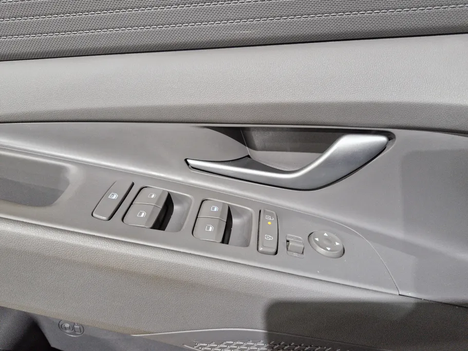 2025 Hyundai Elantra Smart 