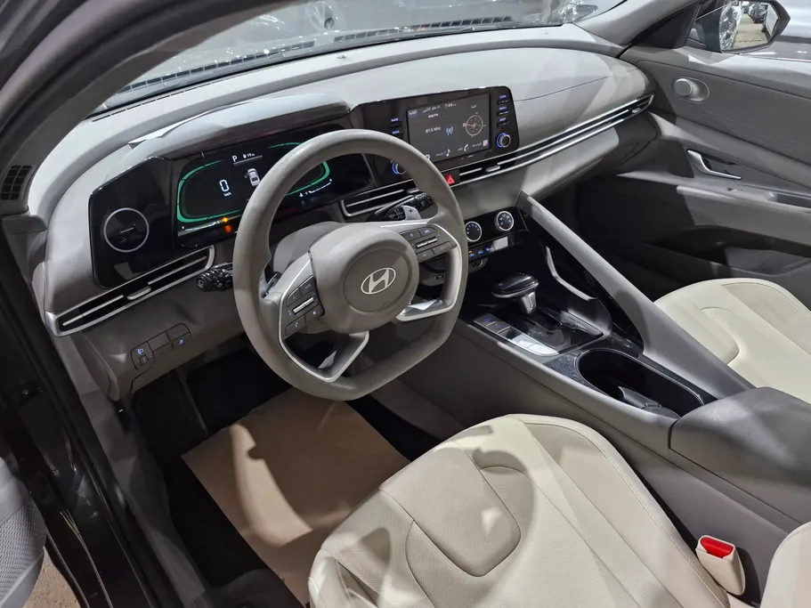 2025 Hyundai Elantra Smart 