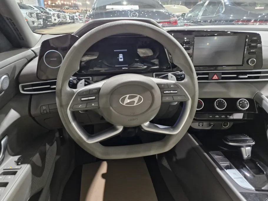 2025 Hyundai Elantra Smart 