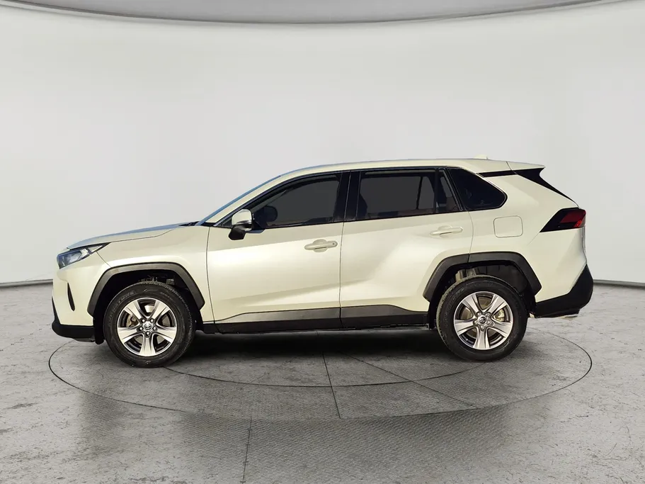 تويوتا راف فور LE 2021 