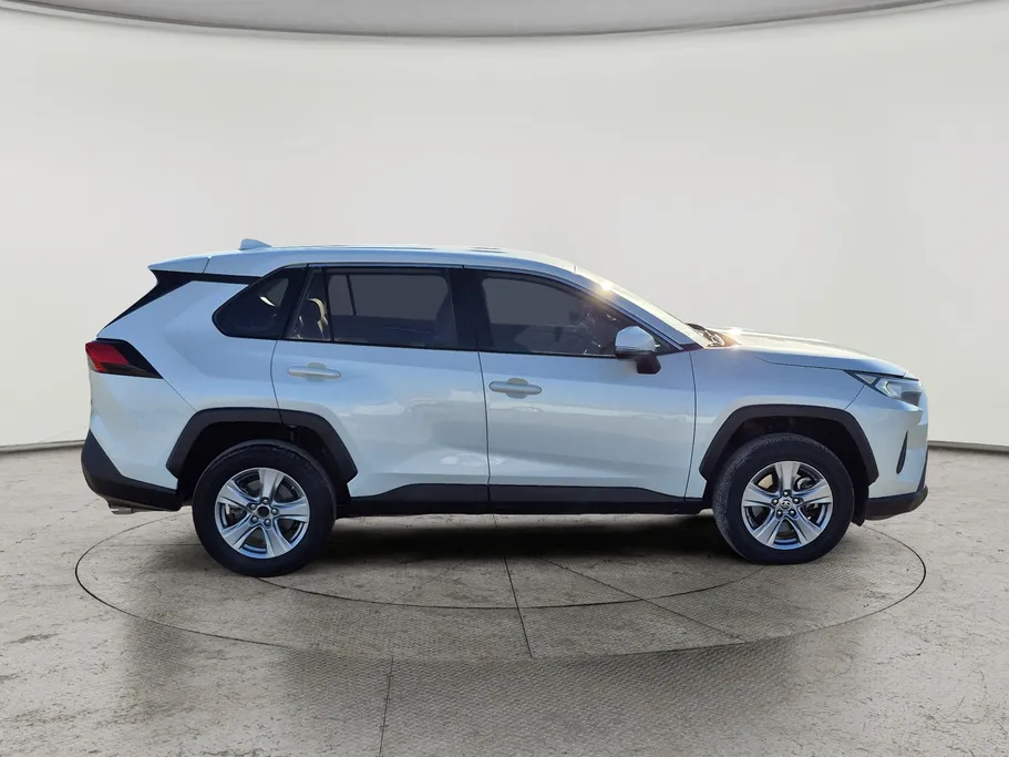 تويوتا راف فور LE 2021 