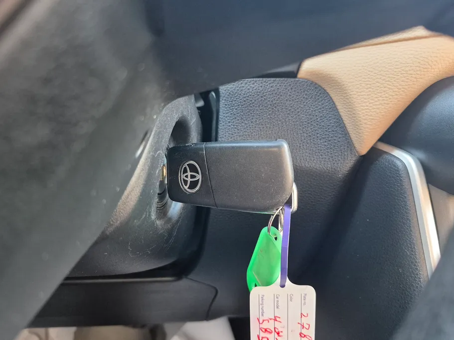 تويوتا راف فور LE 2021 