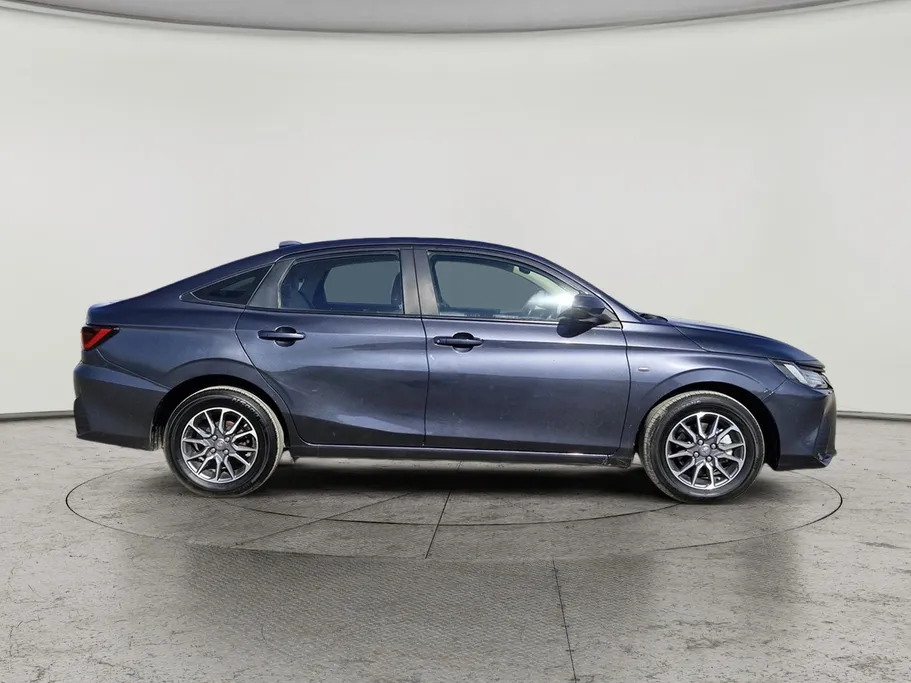 2023 Toyota Yaris  Y 