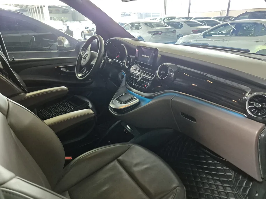 2022 Mercedes V250 Van 