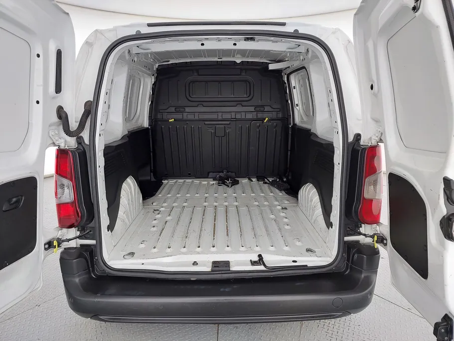 2023 Peugeot Partner Short van 