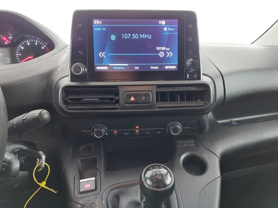 2023 Peugeot Partner Short van 