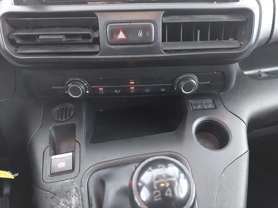 2023 Peugeot Partner Short van 