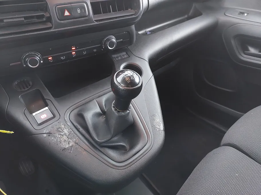 2023 Peugeot Partner Short van 