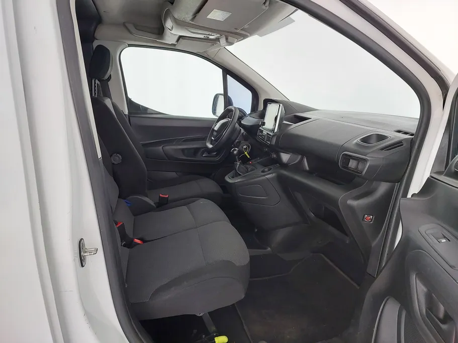 2023 Peugeot Partner Short van 