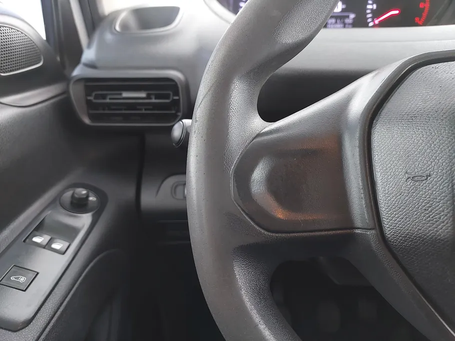 2023 Peugeot Partner Short van 