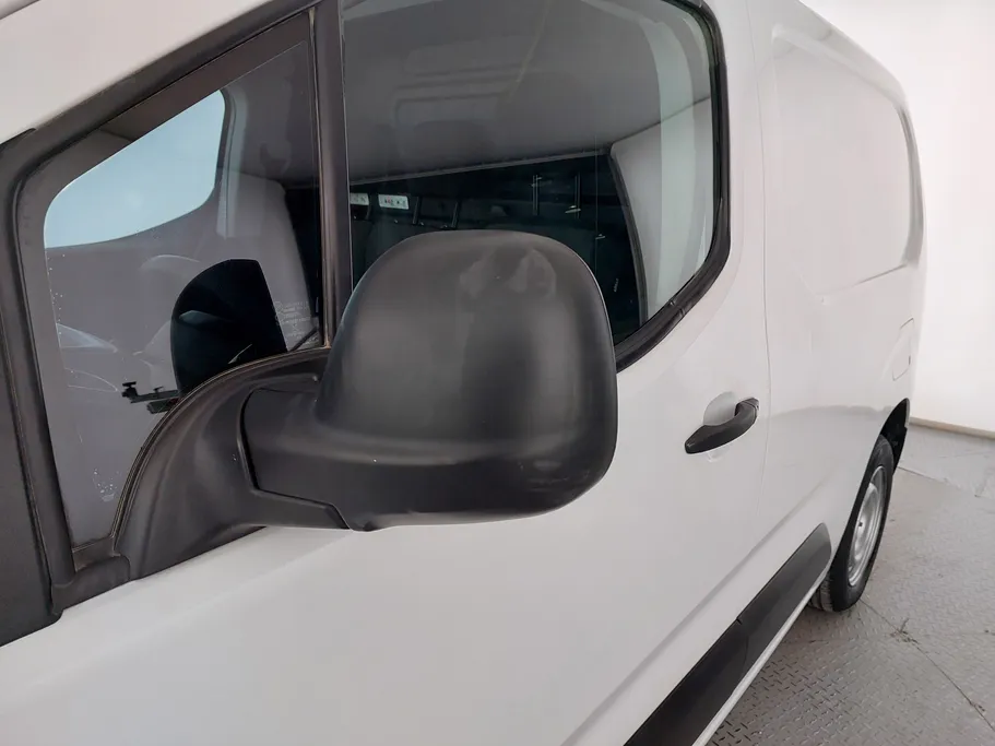 2023 Peugeot Partner Short van 