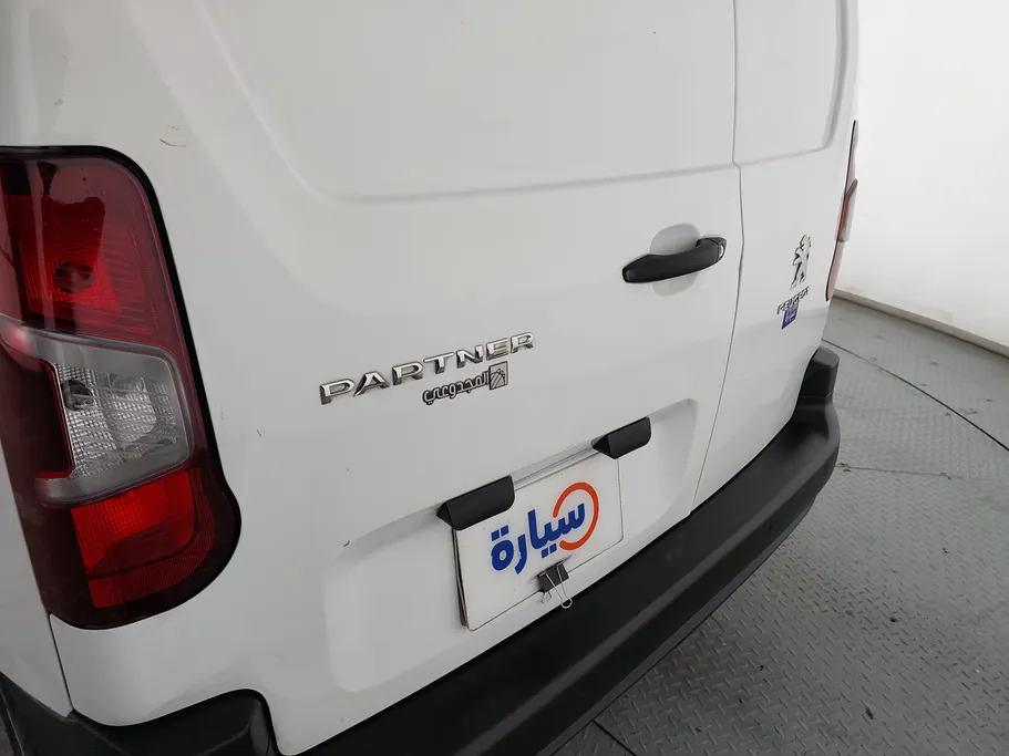 2023 Peugeot Partner Short van 