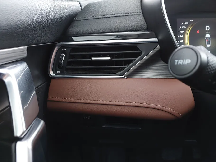 جيلي ازكارا Luxury GT 2023 