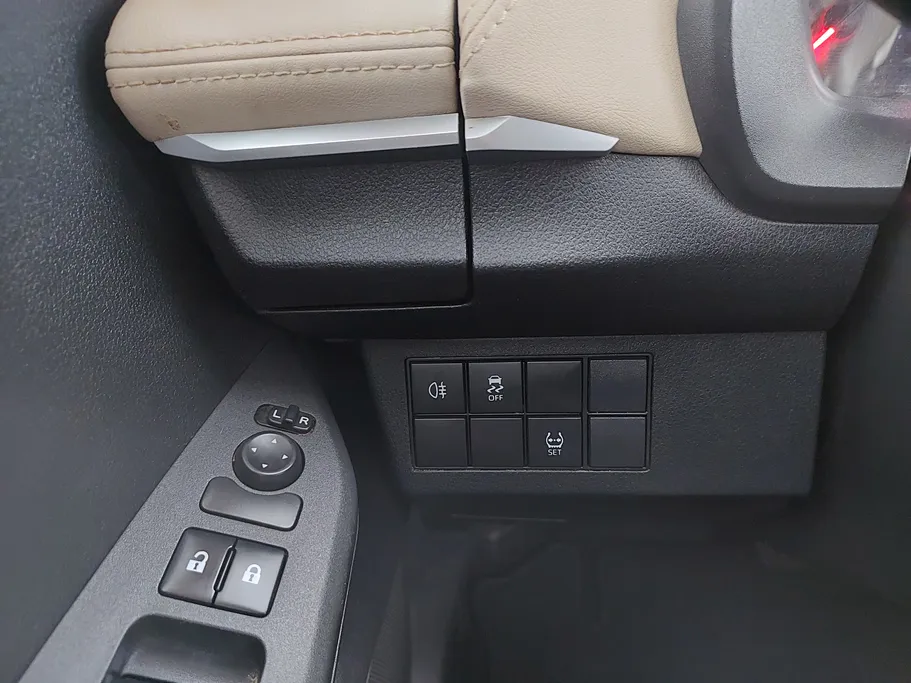 تويوتا يارس Y 2023 